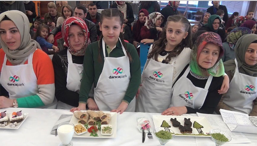 Bayat ekmeklerden yemek ve tatlı