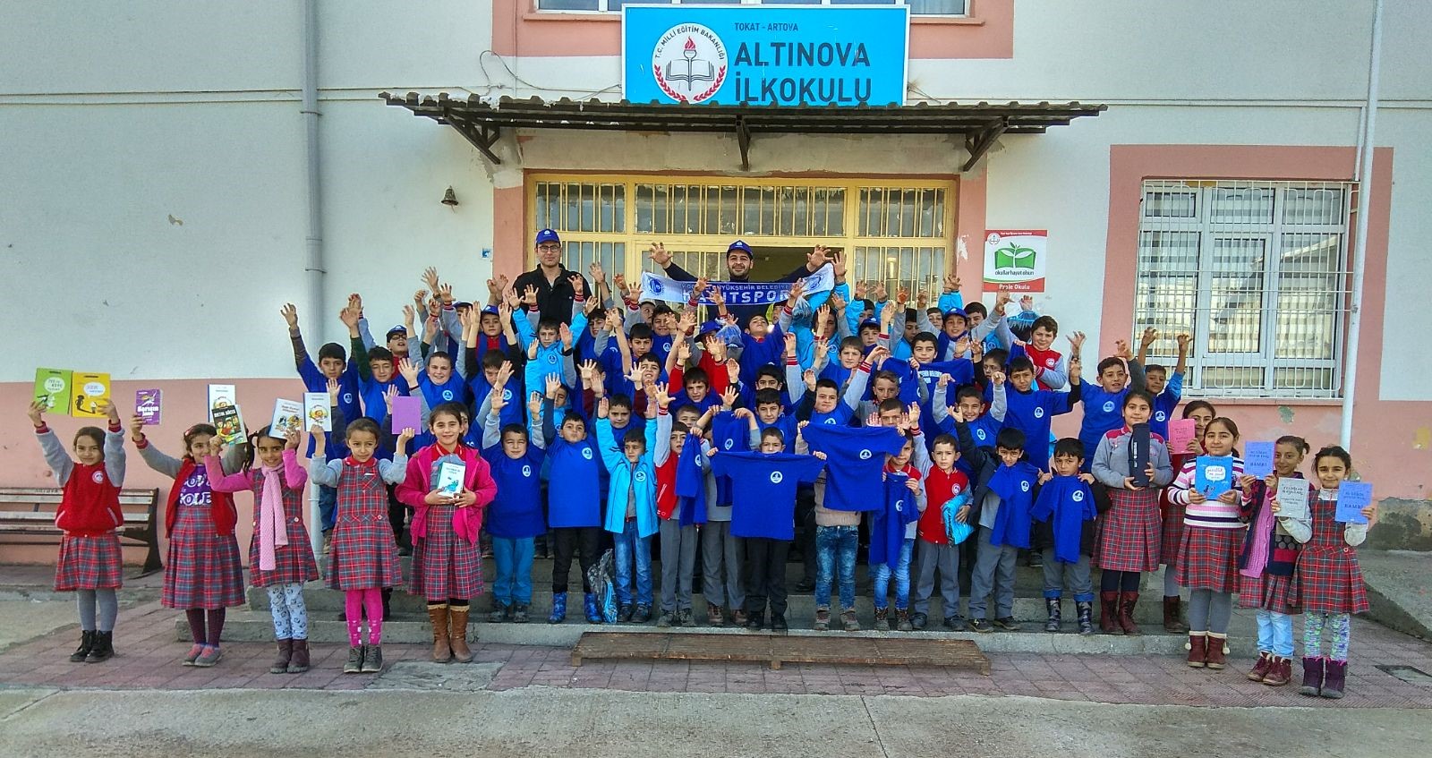 Kağıtsporlu İzcilerden Örnek Davranış ‘’Tokatlı Öğrenci Kardeşlere hediye’’