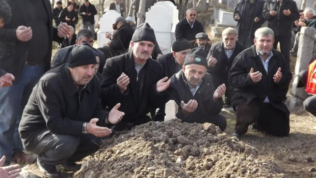 Öldürülen taksici toprağa verildi!