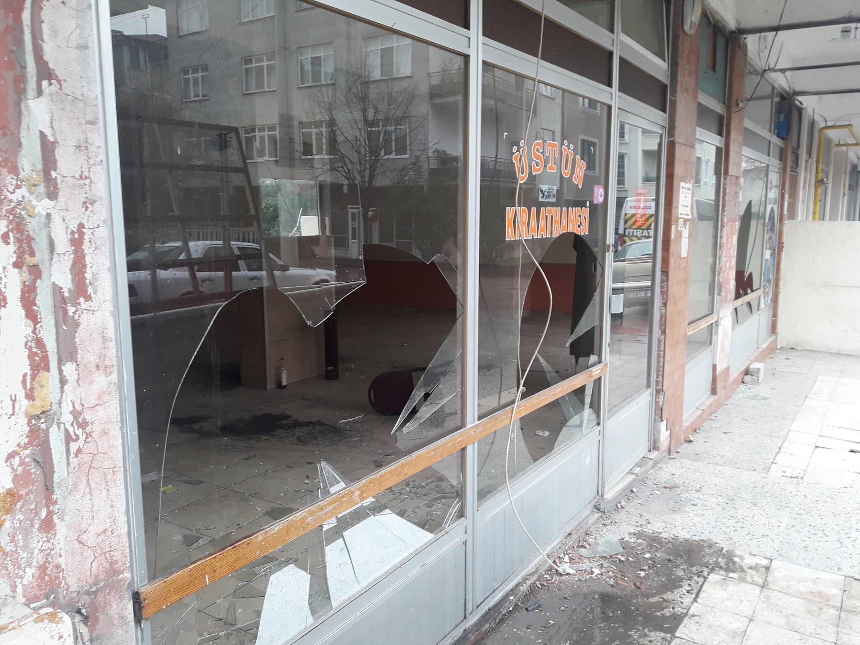 Dayak atıp çöplüğe attılar!