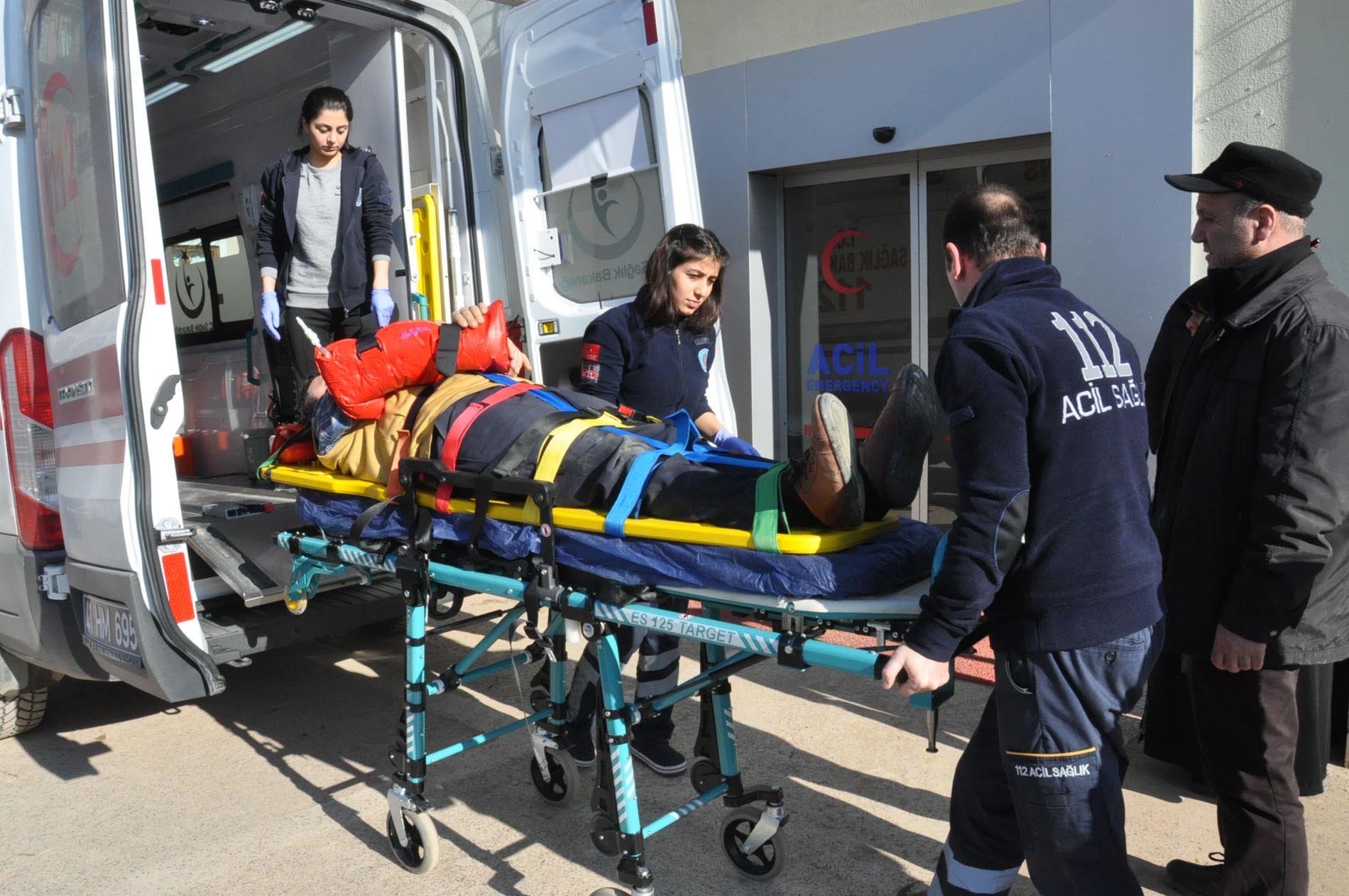 İnşaattan düşen işçi yaralandı