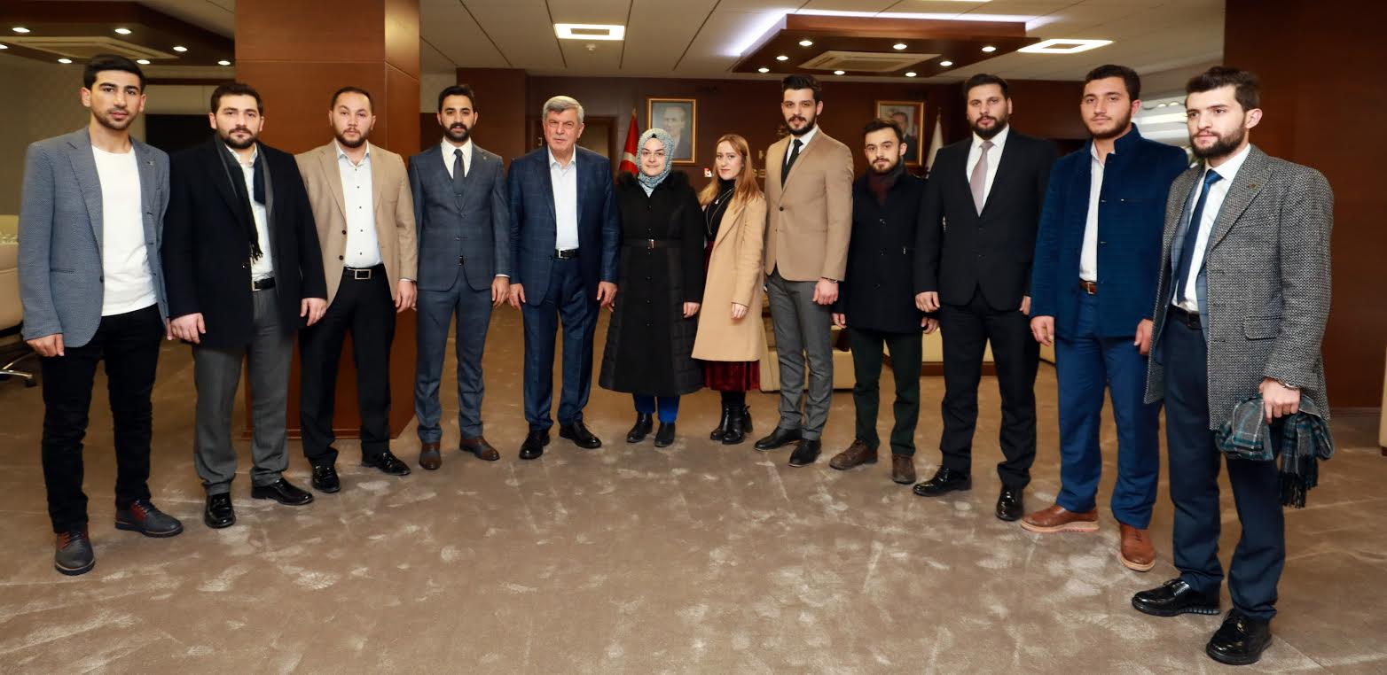 “Gençlere fırsat veriyoruz”