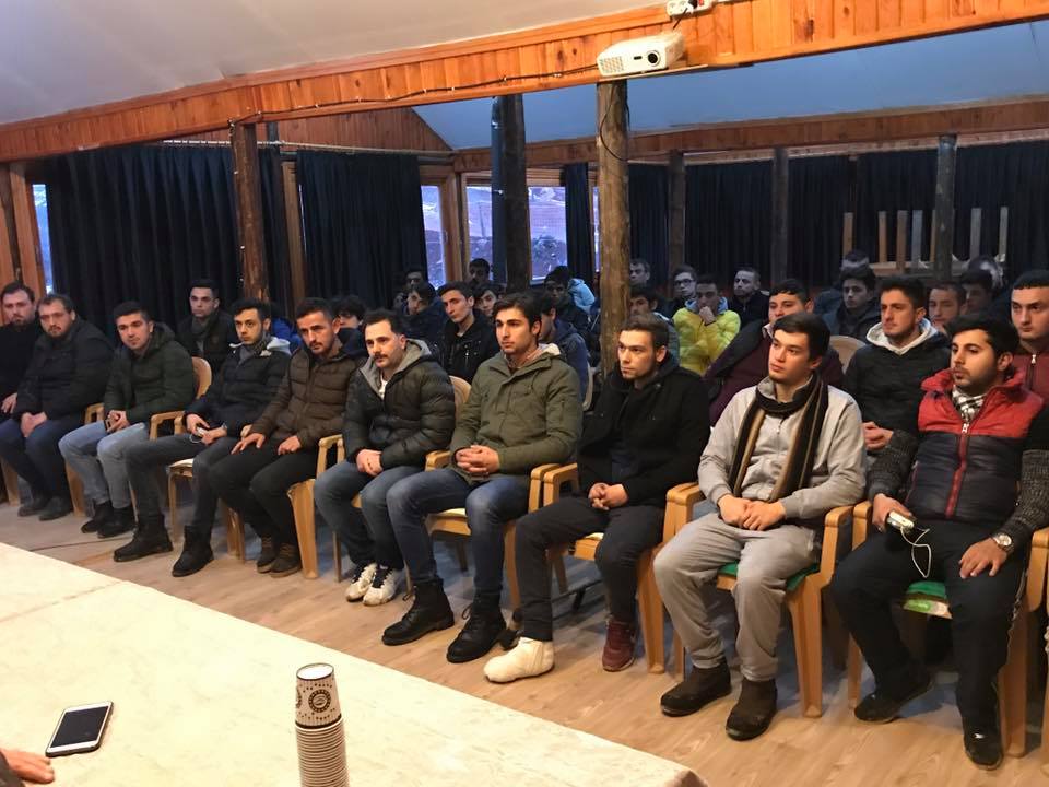 Bu kamplarda eğitim görüyorlar