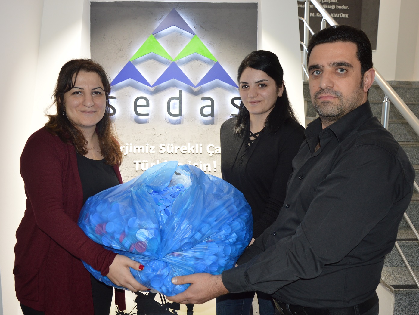 Plastik kapakla engeller aşılıyor