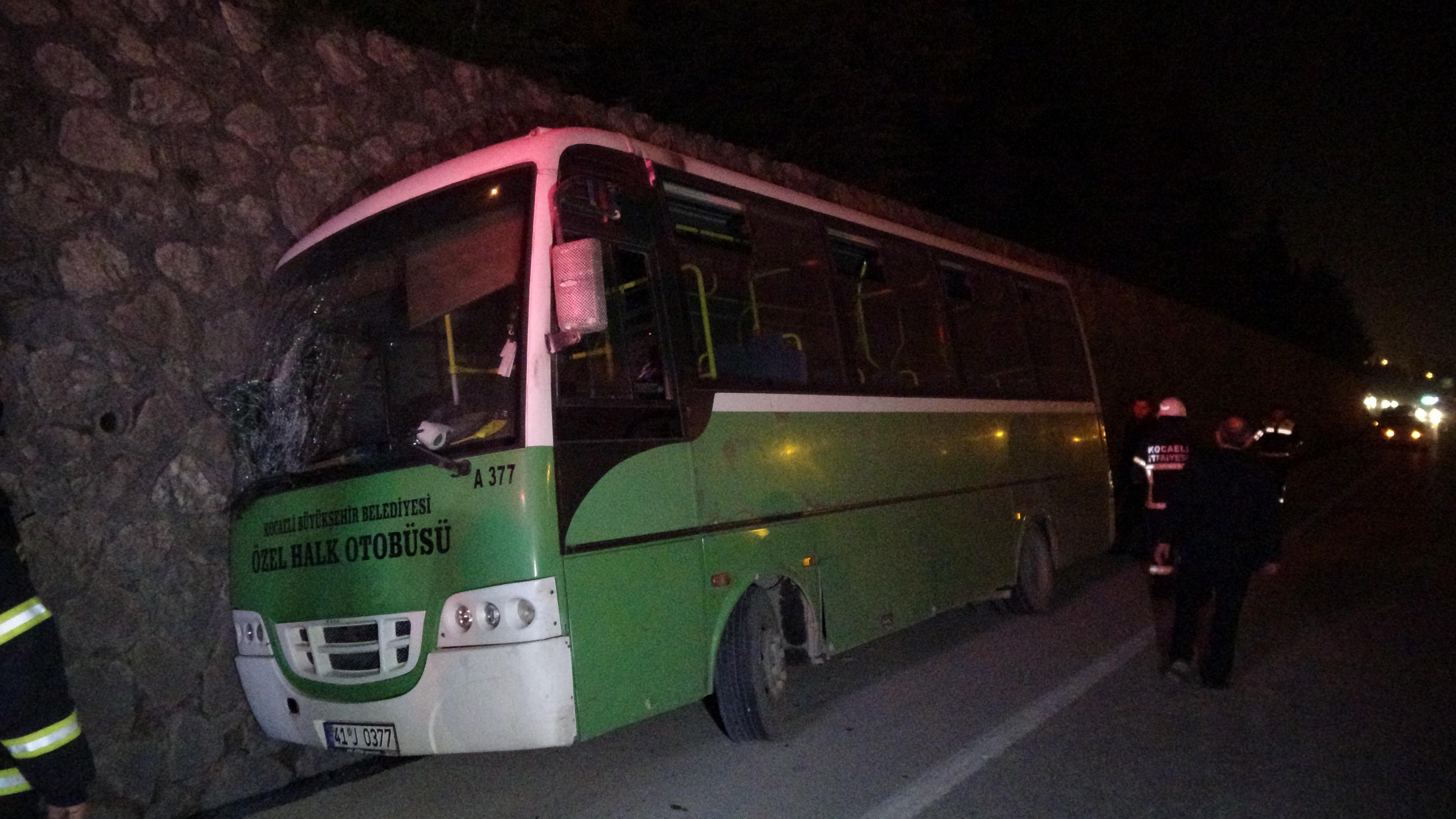 Halk otobüsü su kanalına girdi: 3 yaralı