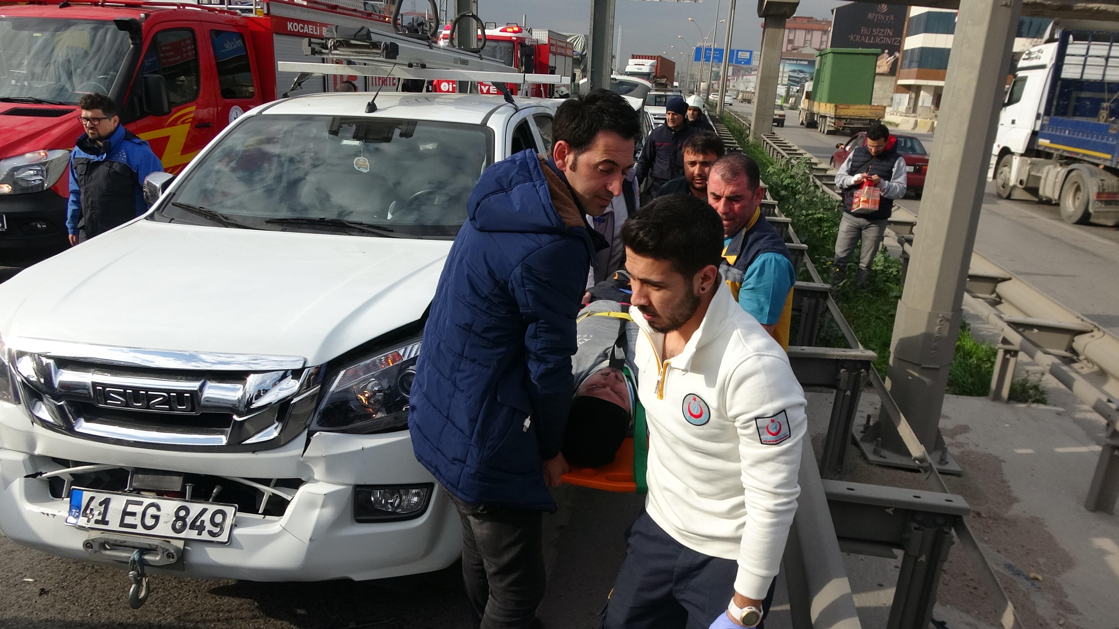 Cip elektrik arıza aracına çarptı:  2 yaralı