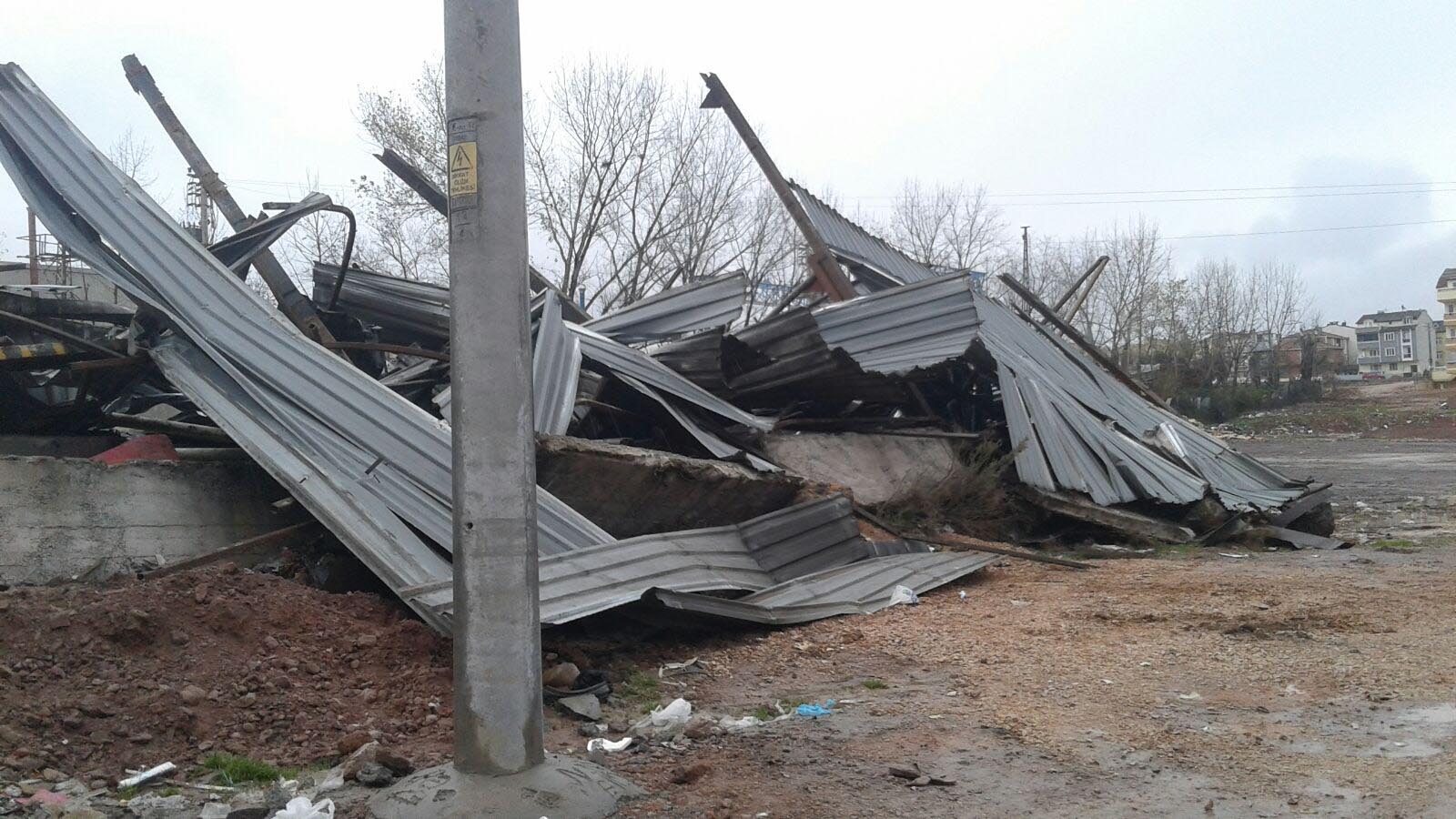 Hurdacı dükkânları yıkıldı