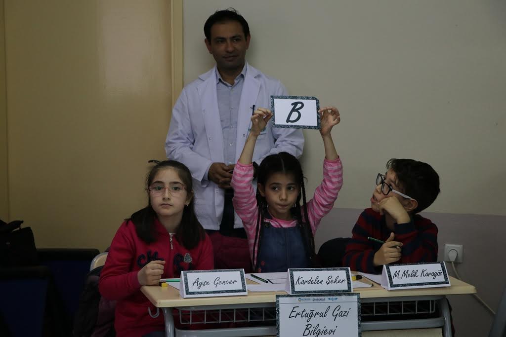 Bilgi yarışmasında yarı final heyecanı yaşandı