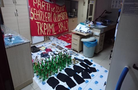 Durağa bombalı pankart