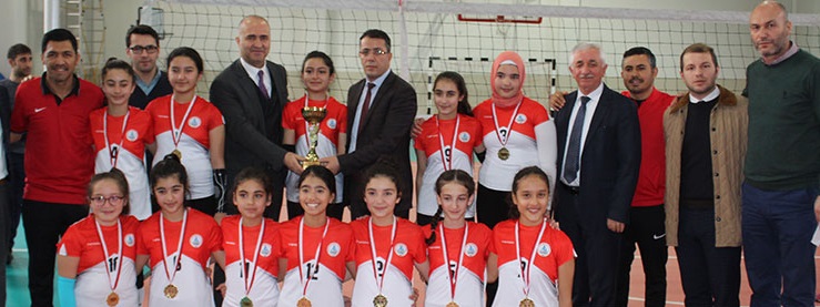 Küçük kızlarda şampiyon Körfez Uluğbey O-O