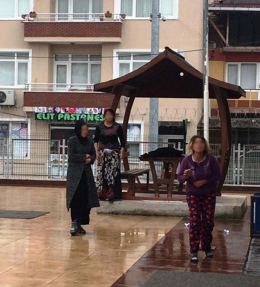 Zabıtalar tırnakçıları yakaladı