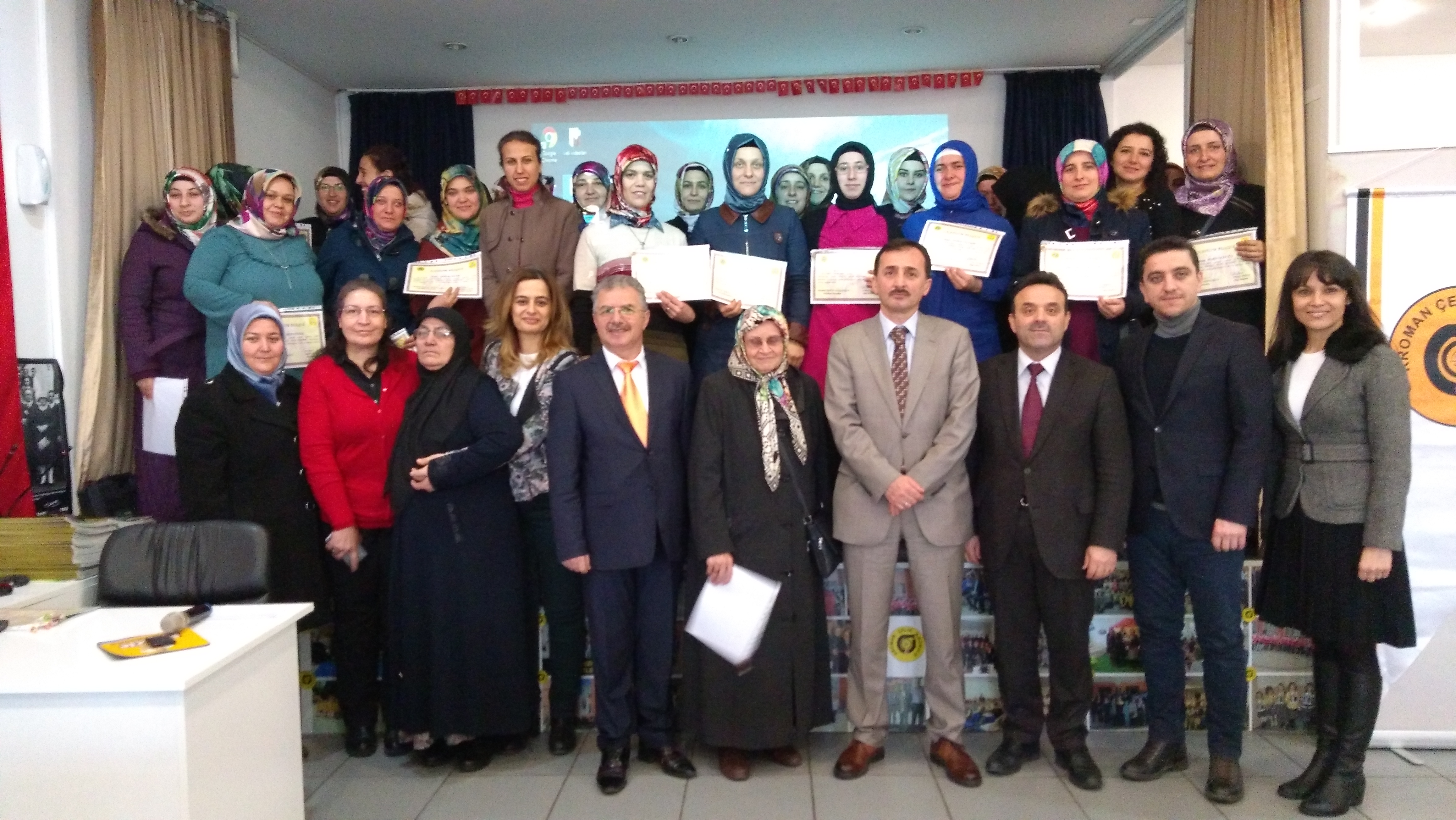 Kroman Çelik İlkokulu Velileri Belgelerini Aldı