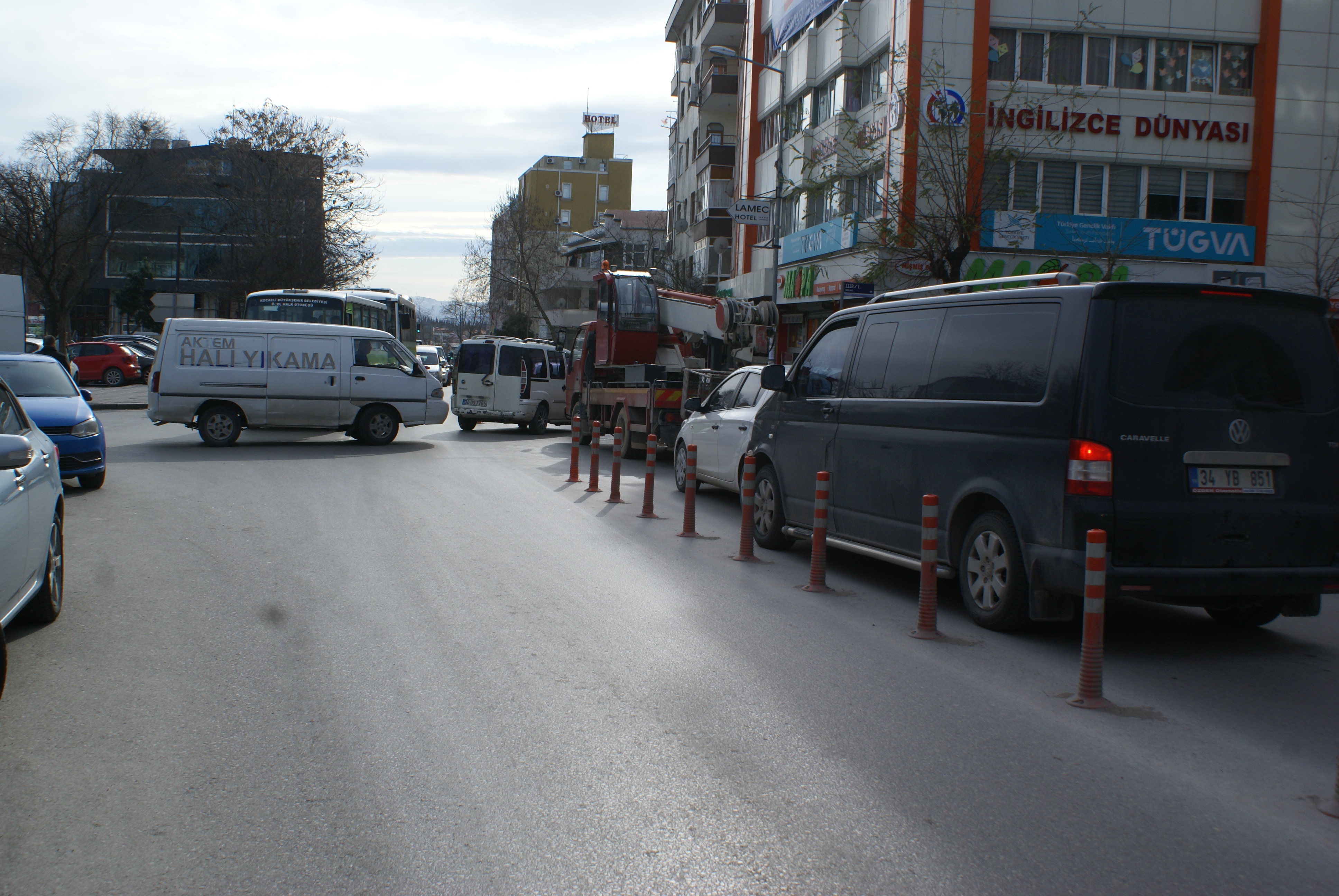 İlyasbey Caddesi sürekli tıkanıyor!
