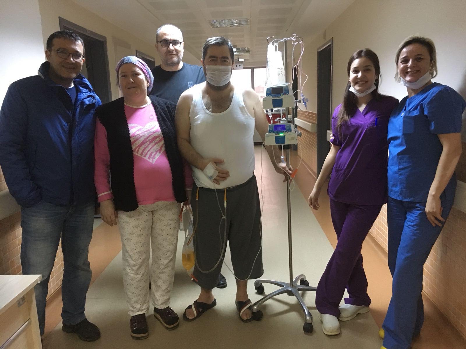 Eşine böbreğini bağışladı