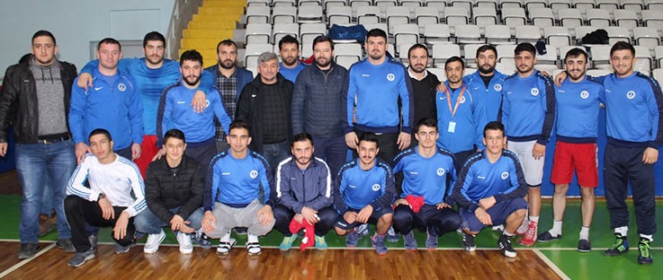 Güreşçiler rakip tanımıyor