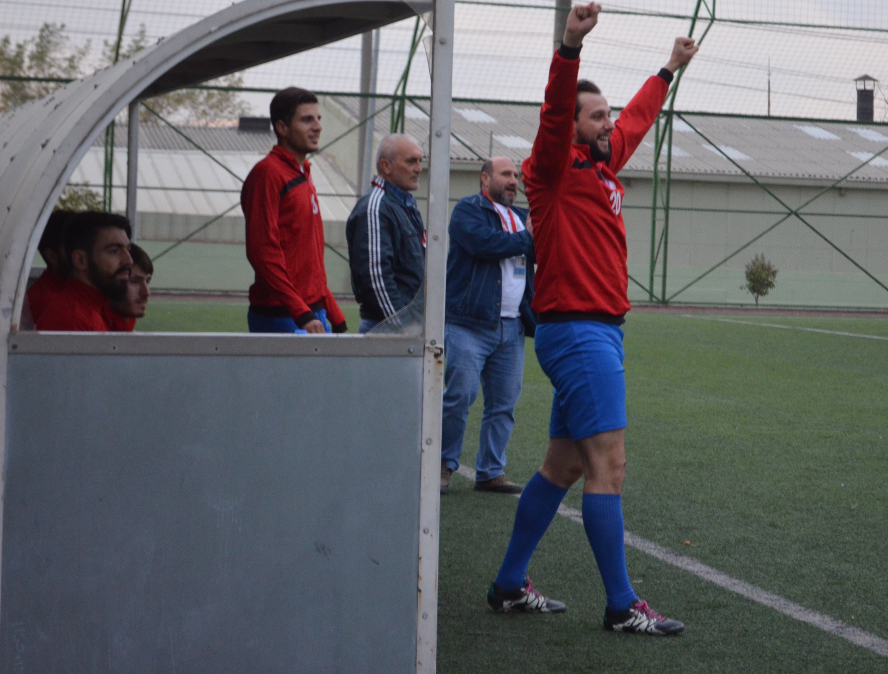 BU HİKAYE MUTLU SONLA BİTMELİ