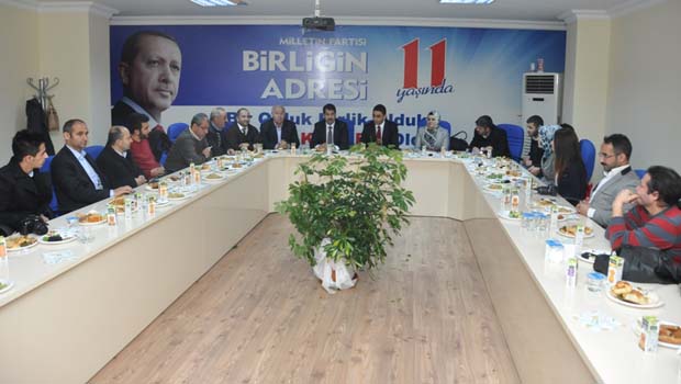 AKP Dilovası Kadın Kolları Gazeteciler Gününü kutladı