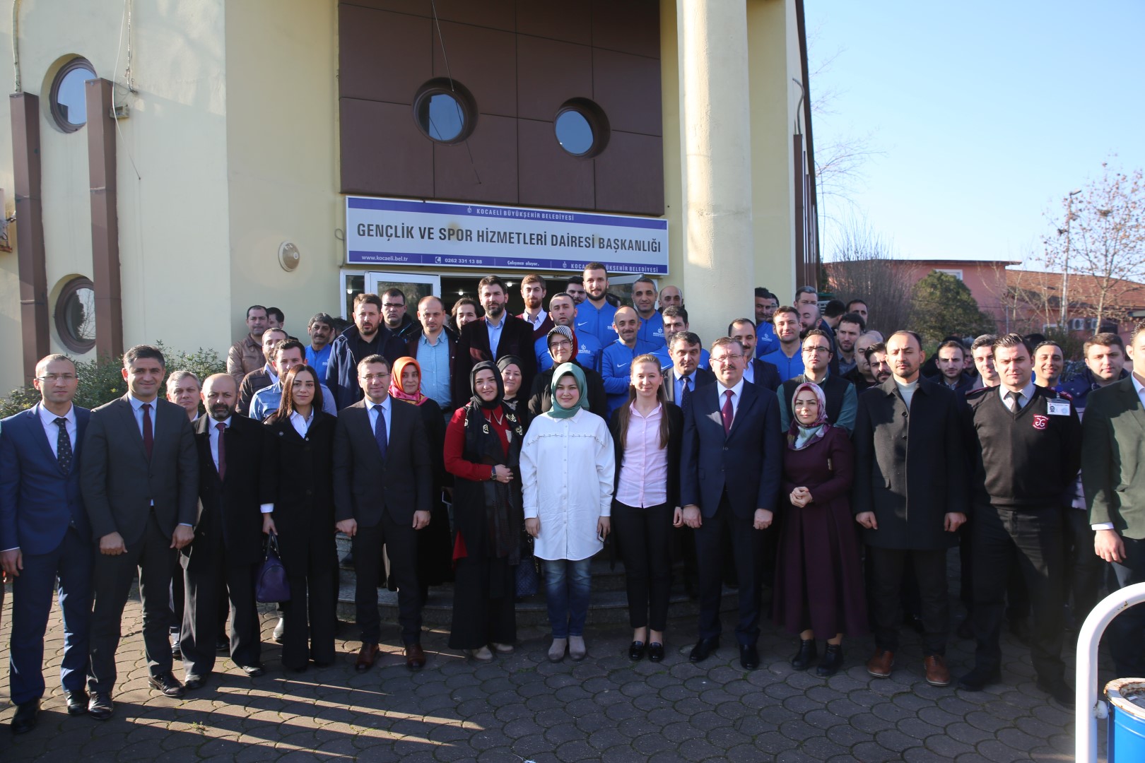 Gençlerimize sahip çıkıyoruz