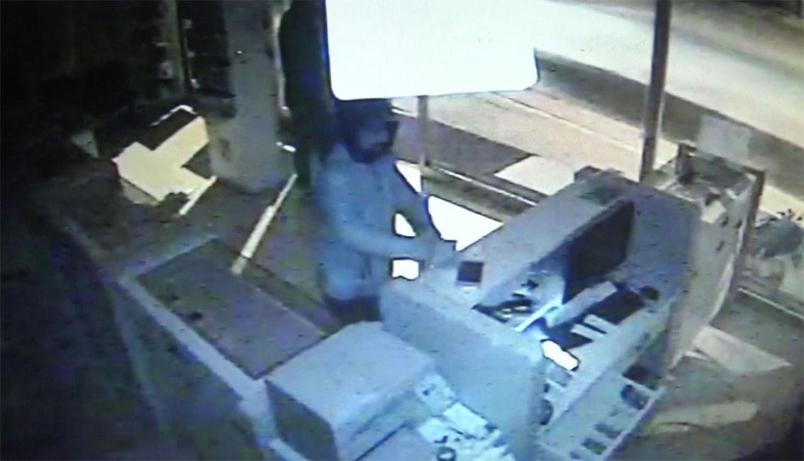 Hırsızlar cep telefonu çaldı