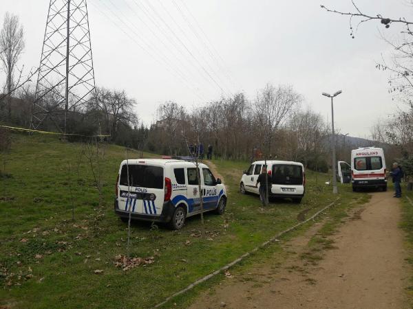 Kendini elektrik direğine astı