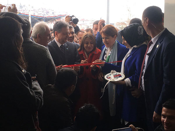 Akşener, il binasını açtı