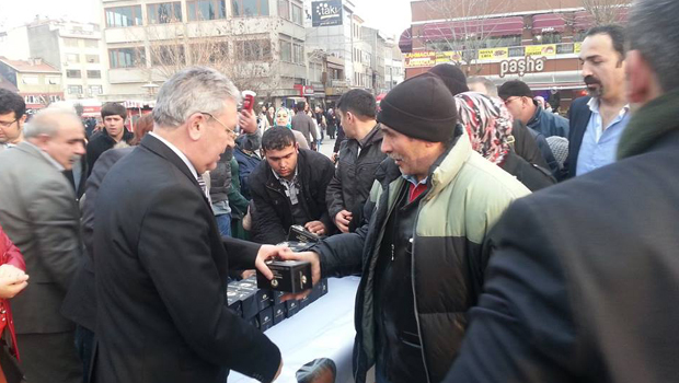 Yakup Yılmaz mevlit simidi dağıttı