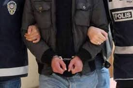 Aranan 2 kişi evde ele geçirildi