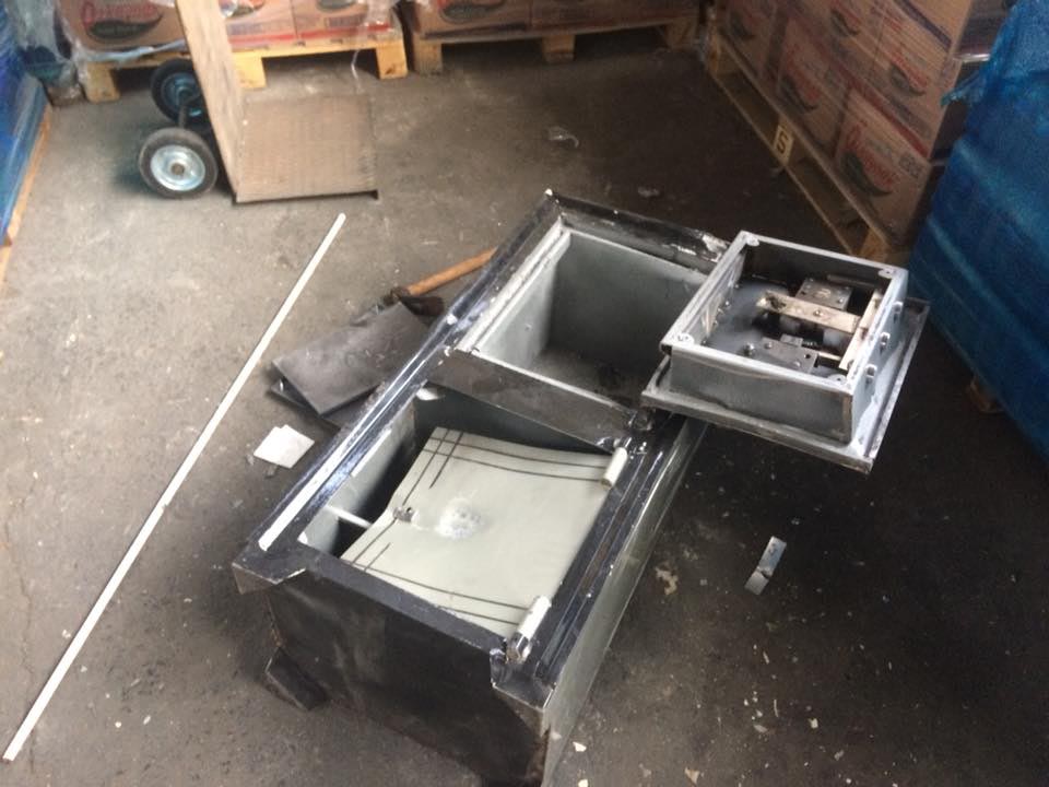 Kasadan cep telefonu çaldılar