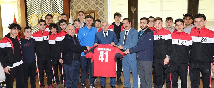 BAŞKAN’DAN SPORA DESTEK