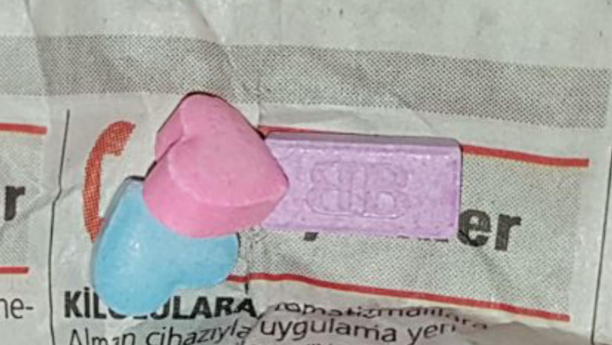 Kalp şeklinde uyuşturucu hap ele geçirildi