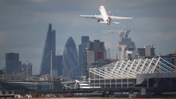Londra'daki City Havalimanı 2. Dünya Savaşı'ndan kalma bomba nedeniyle kapatıldı
