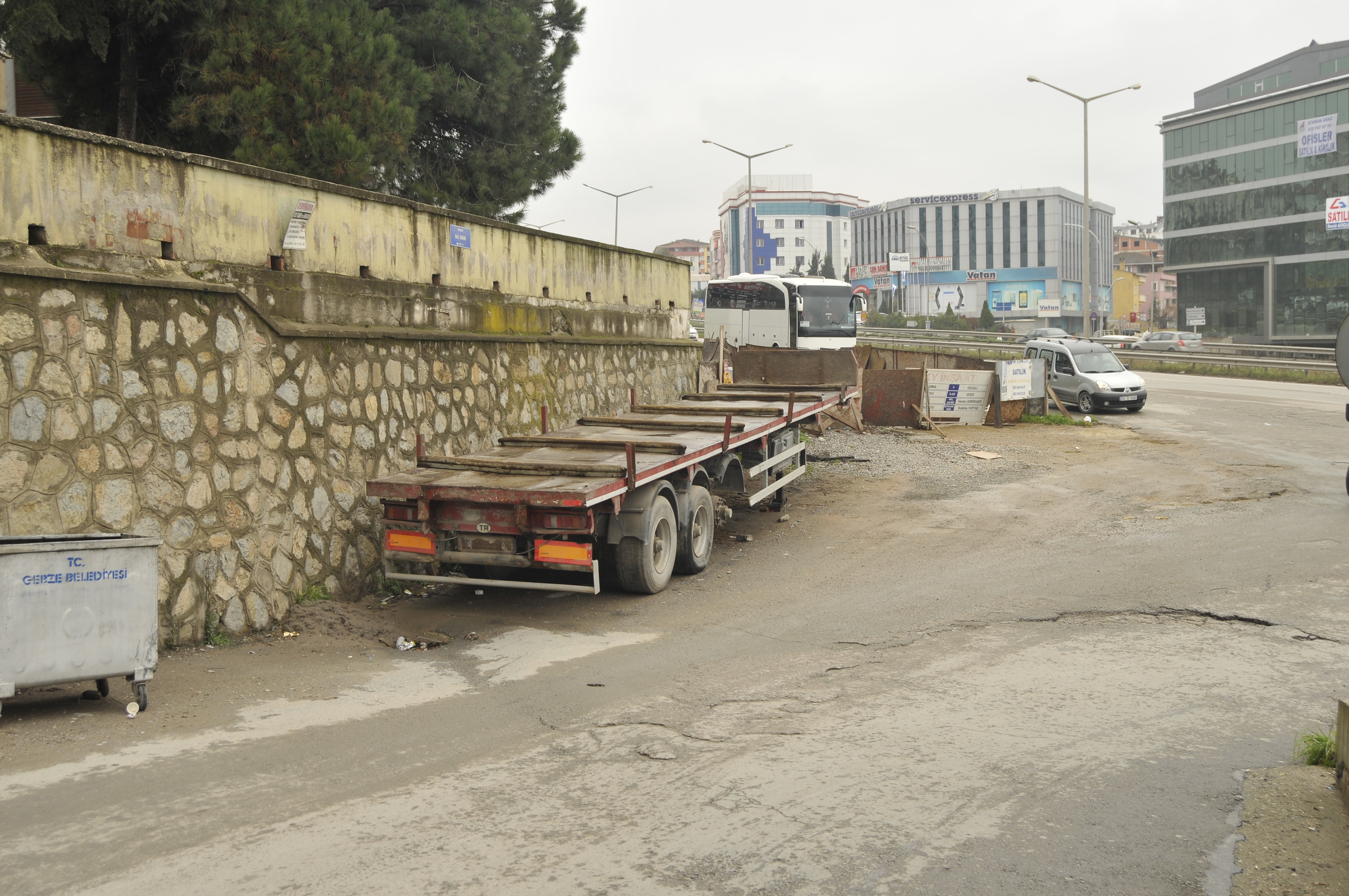 TIR’lar Gelişigüzel park edilen