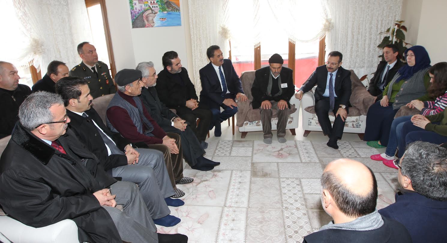 Protokolden Şehit Ağçay’ın evine ziyaret