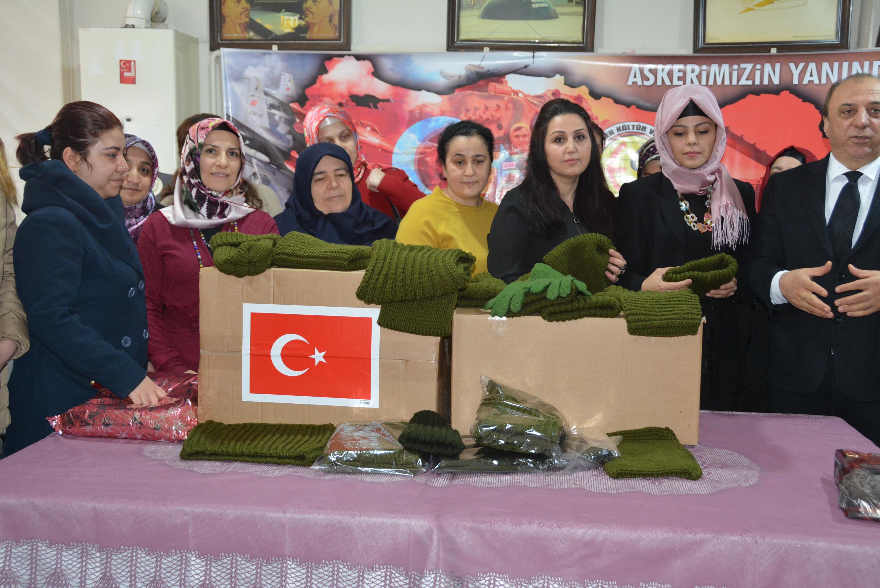 Afrin'deki askerler için ördüler