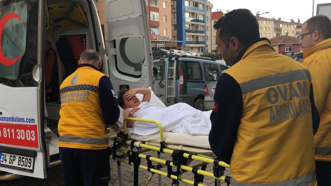 Yola fırlayan küçük çocuğa araç çarptı