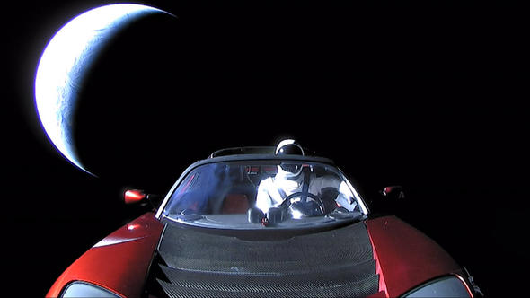 Elon Musk'ın uzaya yolladığı araba Dünya'ya çakılabilir!