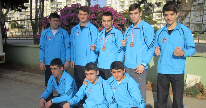 Genç boksörlerden, iki üçüncülük geldi