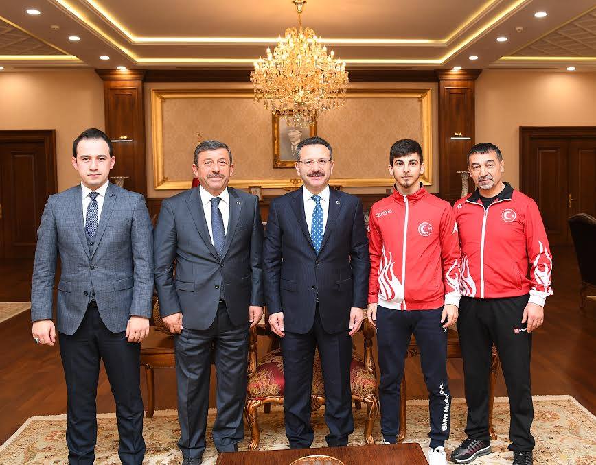 ŞAMPİYON VALİ AKSOY'U ZİYARET ETTİ