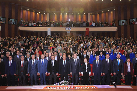 Minik jimnastikçiler büyüledi