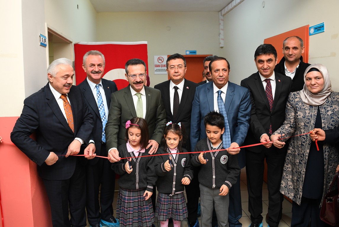 Vali Aksoy’dan Çiler’e plaket