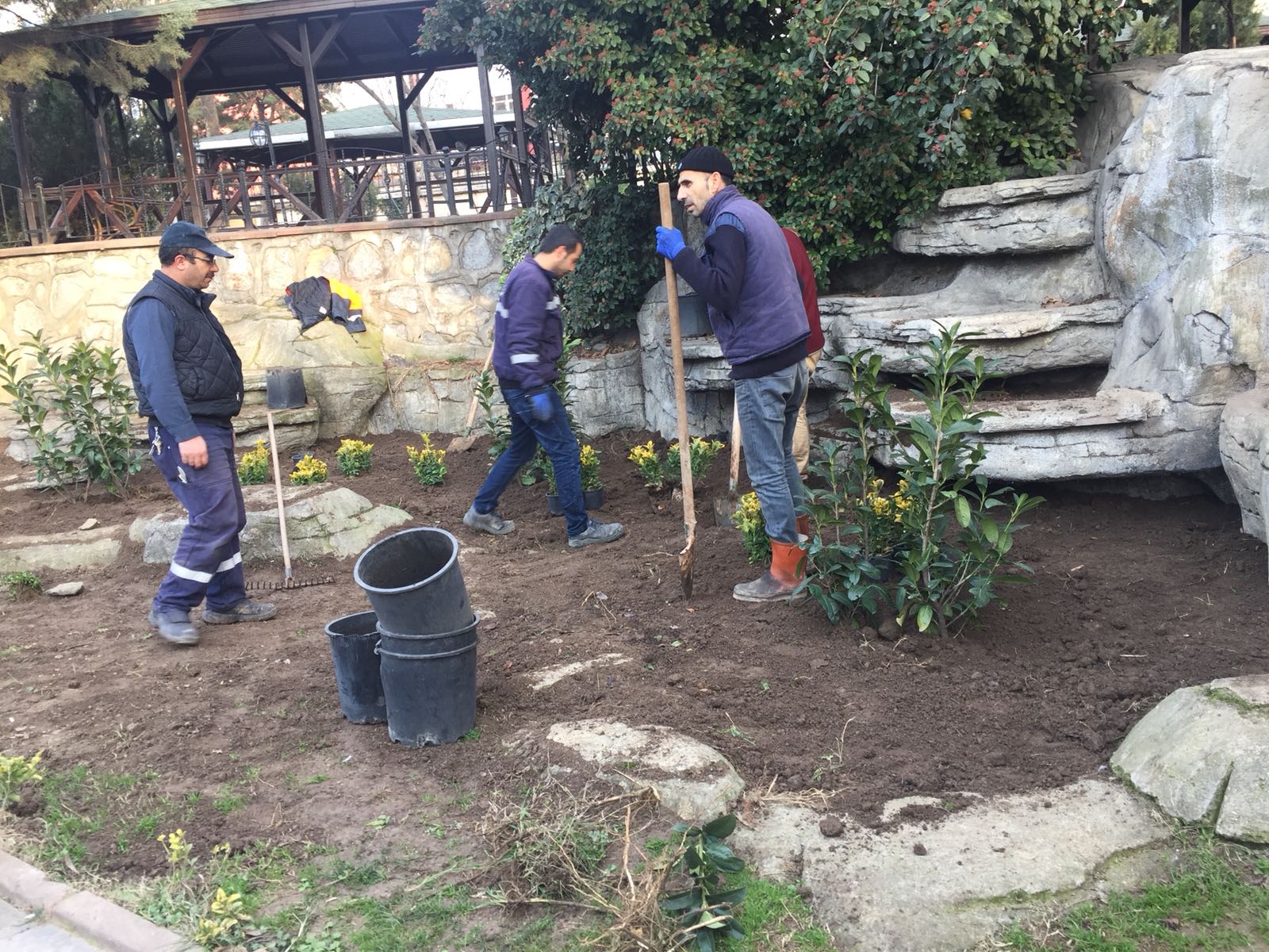  Park bahçelerde Bahar’a hazırlık