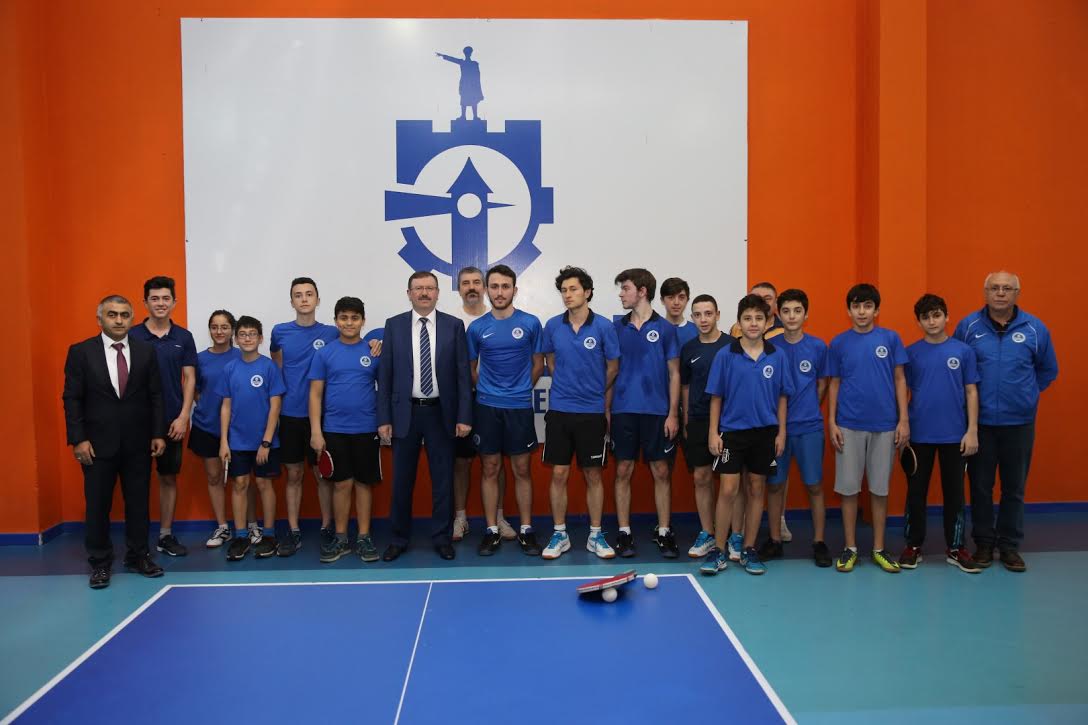 Bayram, Sporcu Fabrikasında