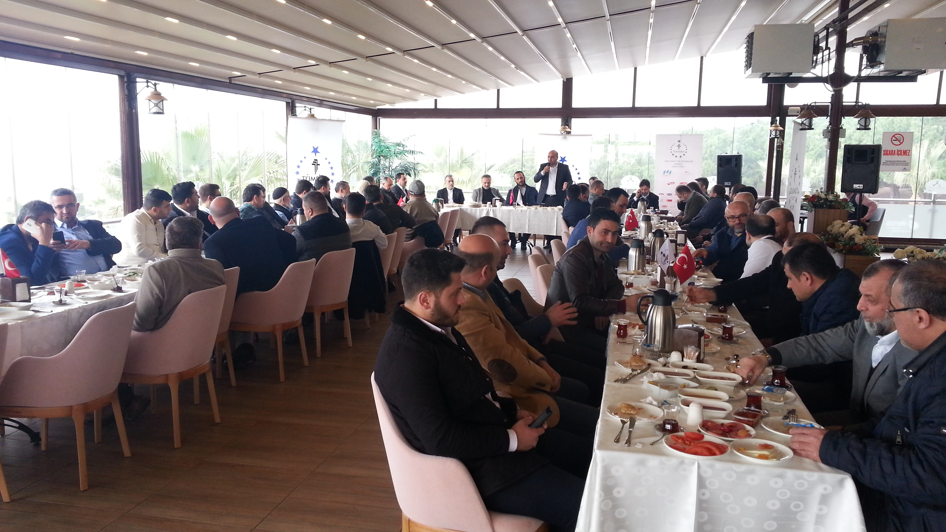 Yeni üyelere rozetleri takıldı