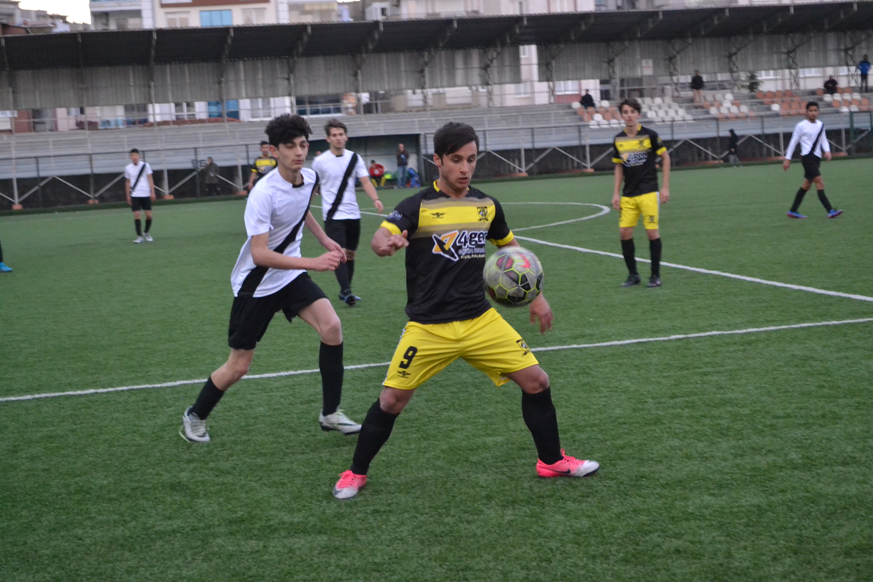 GENÇLER GOL YAĞDIRDI
