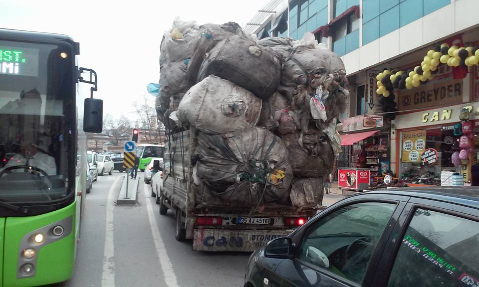Bu şekilde dakikalarca gitti!