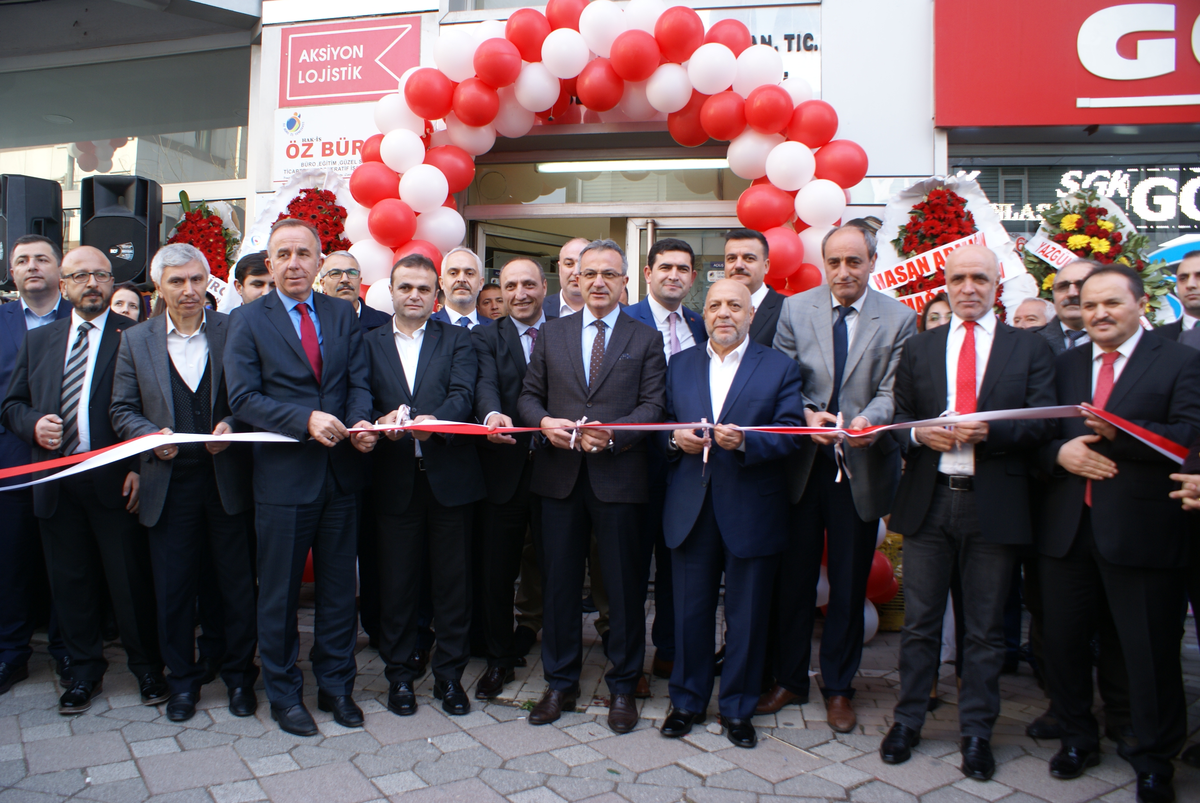 Öz Büro İş’ten gövde gösterisi