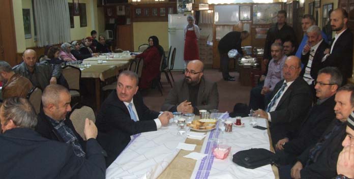 Protokol üyeleri ile huzur evi sakinleri kahvaltıda buluştu