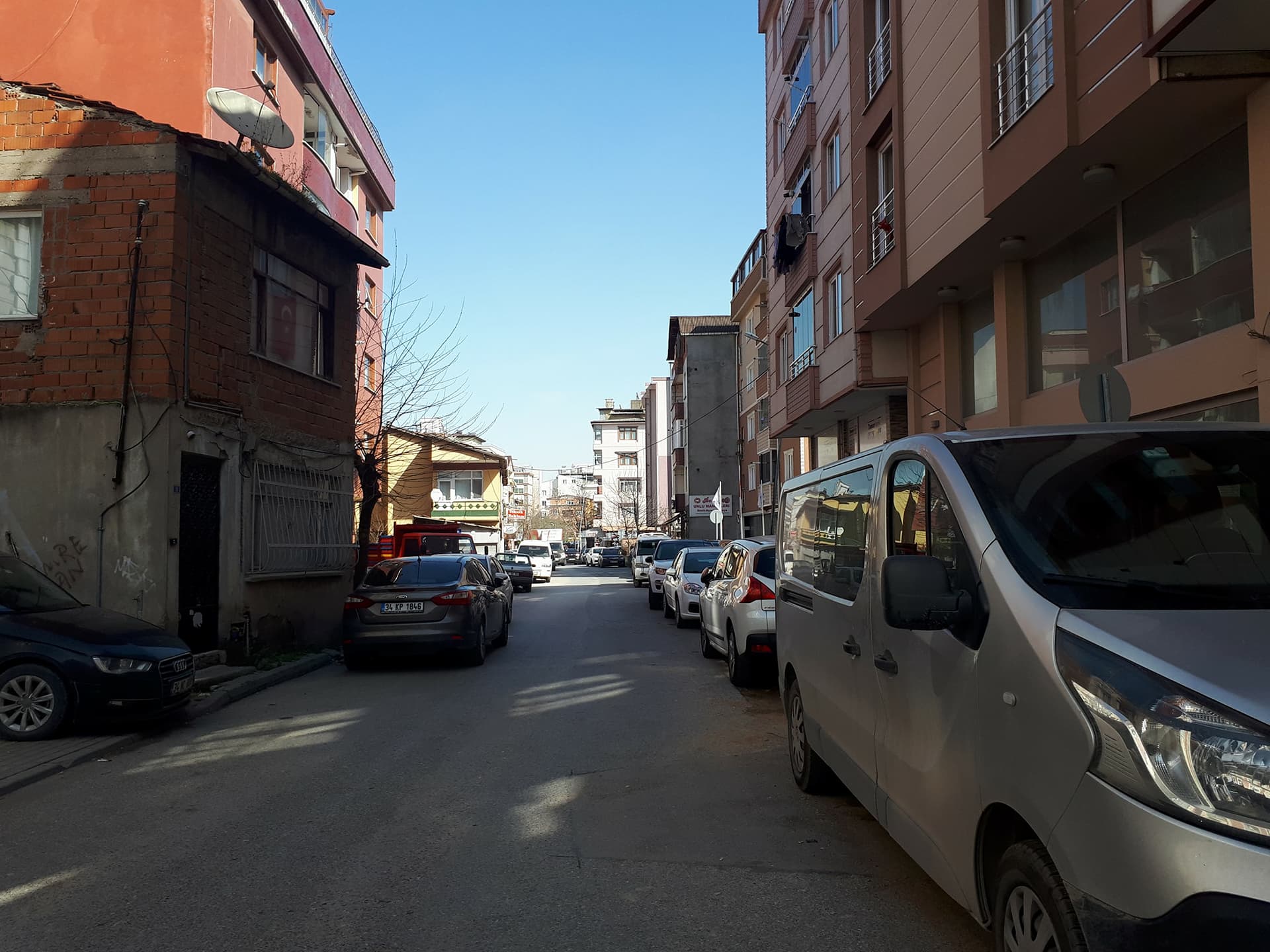 Sokak araları bile araç dolu
