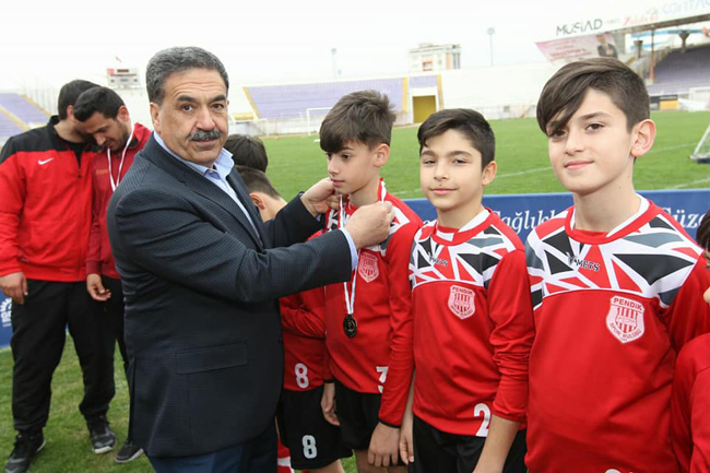 MİNİKLERDEN FUTBOL ŞOV