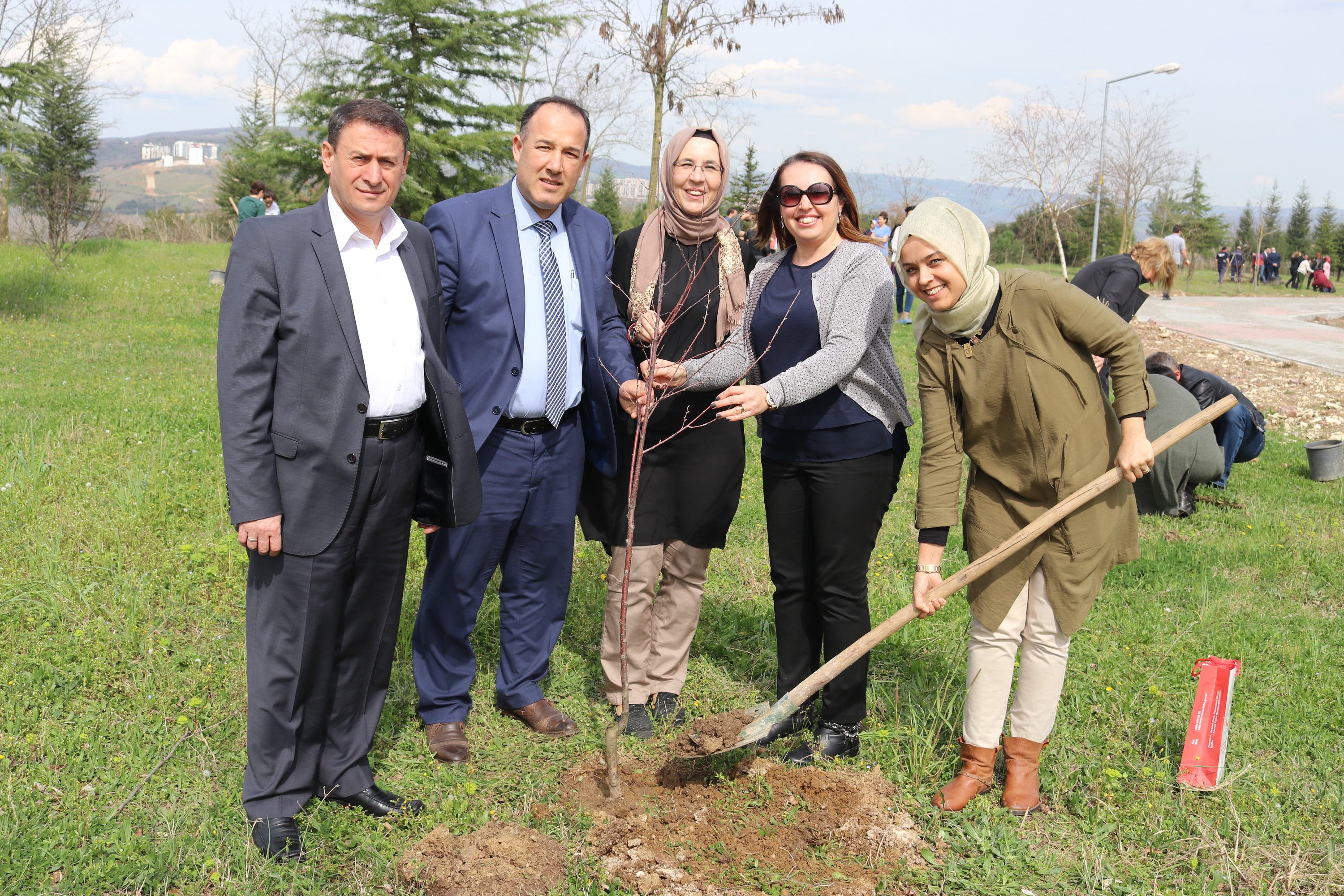  Meyve ağacı dikimi yaptılar